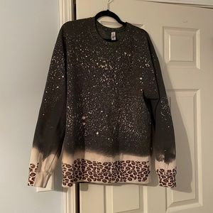 Like new cozy sweatshirt with bleach and animal print size Lg